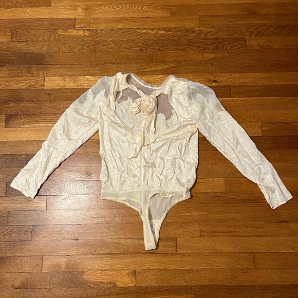 NWOT Free People Off White Satin Long Sleeve Floral Embroidery Body Suit, Size S - Picture 8 of 9